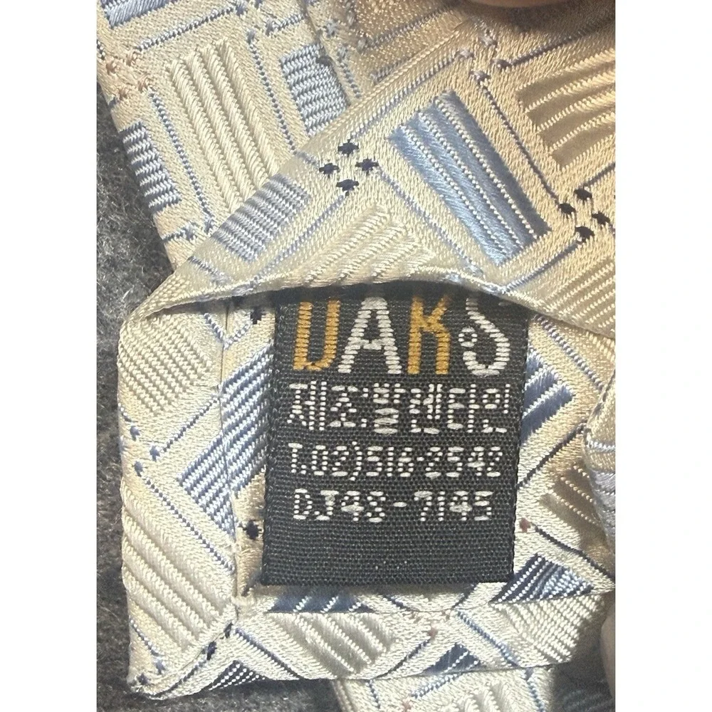 Daks London 100% Silk‎ Geometric Pattern Necktie